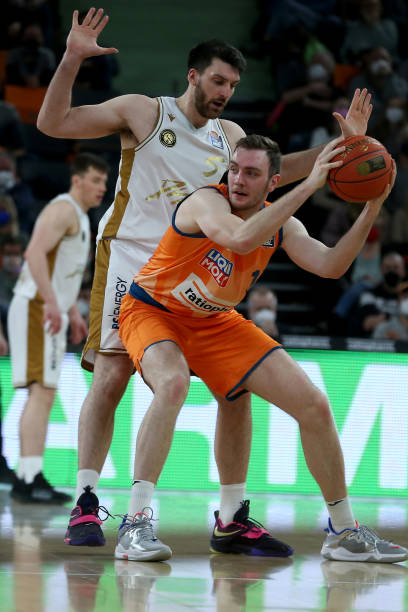 也占据了上 也占据了上