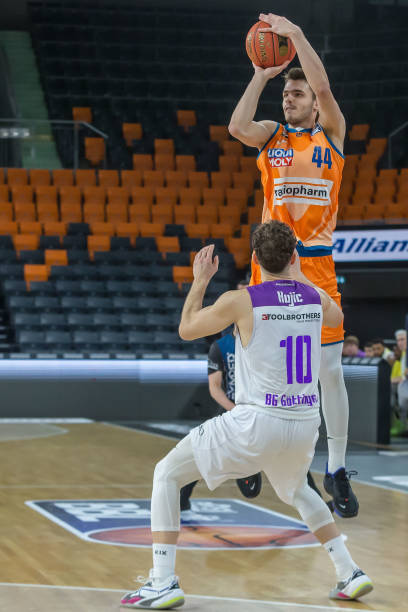 间为球队后 间为球队后