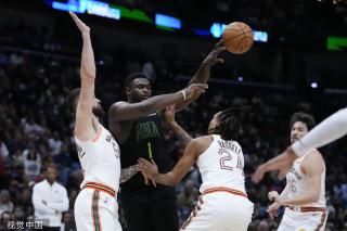 太TM秃然了！！卡鲁索反击起飞战斧炸扣！！（卡鲁索快攻腾空战斧劈扣，燃爆全场！）