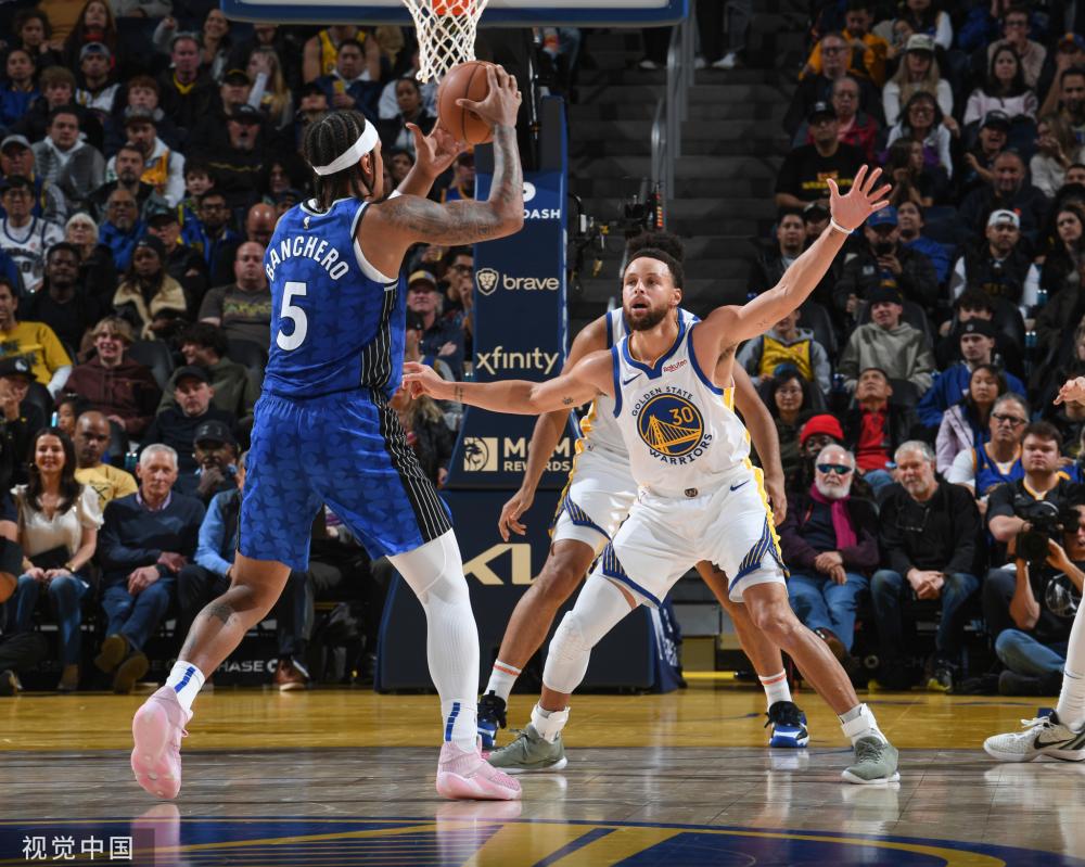 中超赛场争议判罚：VAR引发讨论,（中超判罚惹争议：VAR成焦点）