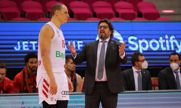 湖人关键战12胜0负仍要交易，有必要忍痛割里夫斯吗？