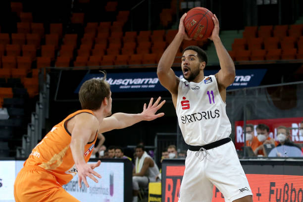 瑞士羽球超级300赛｜ 中国包办女双冠亚军 凡贤挫圣坛称后